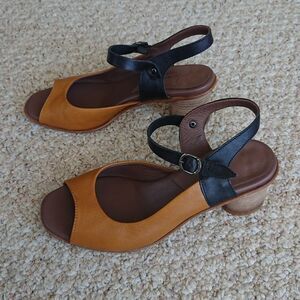 Lilimill Tan and Black two toned open toe Sandals with ankle strap size 8